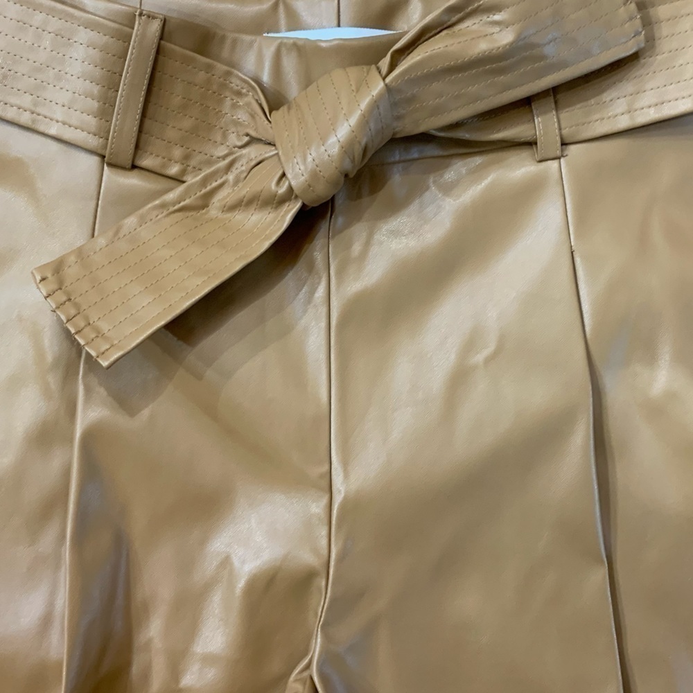 🌹NWT - Faux Leather pants with waist tie and fabric lining - Picture 4 of 7